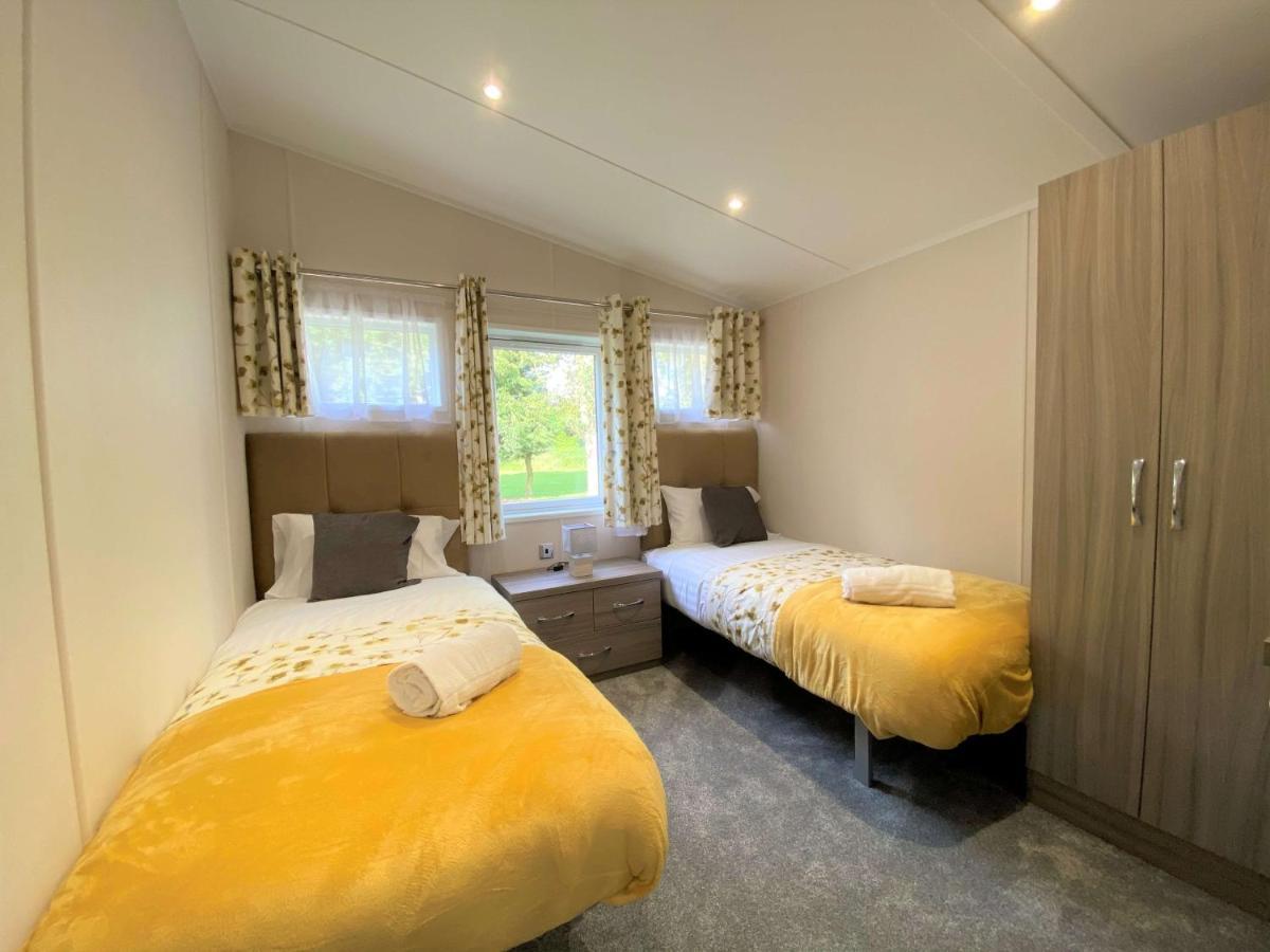 The Yorkshire Burrow Lodge With Hot Tub エクステリア 写真