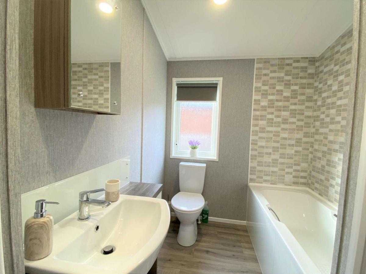 The Yorkshire Burrow Lodge With Hot Tub エクステリア 写真